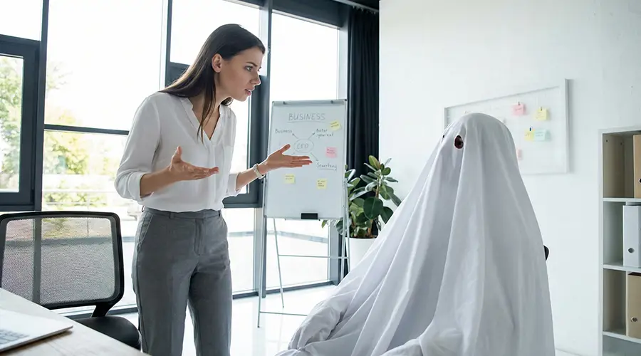 Ghosting en marketing digital y responsabilidad laboral.